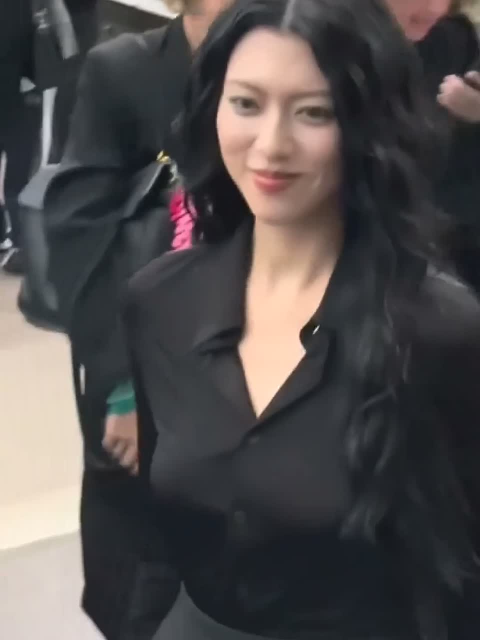 三吉彩花(三吉彩花简介)