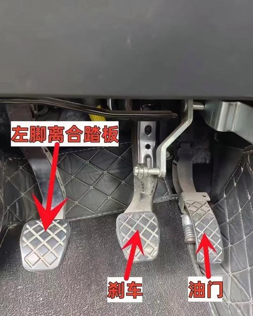 汽车油门刹车位置图(丰田驻车制动不可用无法启动车子) 汽车油门刹车位置图(丰田驻车制动不可用无法启动车子)