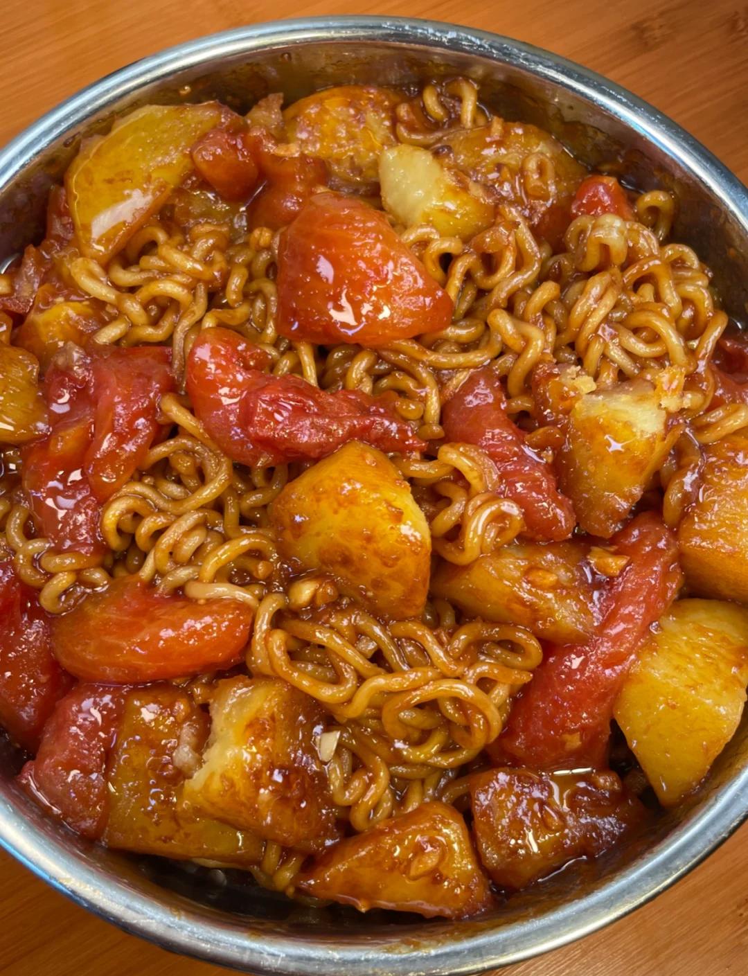 焖面用生面还是熟面(焖面用生的还是熟的面条) 焖面用生面还是熟面(焖面用生的还是熟的面条)