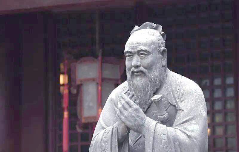 孔子生活在什么时期(孔子生活在什么时期是我国伟大的什么一直被推崇为什么)