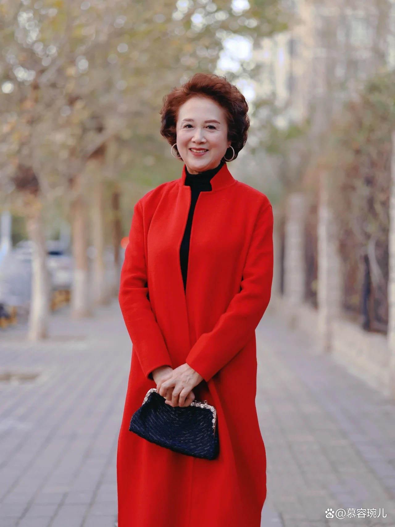 包含大奶奶女人的词条