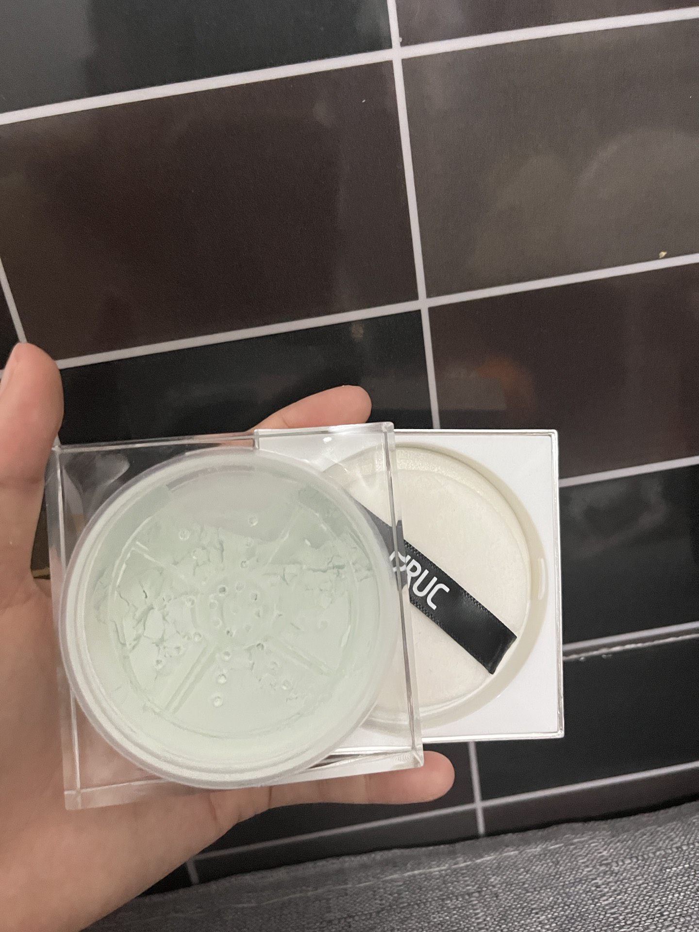 散粉过期了还能用吗(定妆散粉过期了还能用吗) 散粉过期了还能用吗(定妆散粉过期了还能用吗)