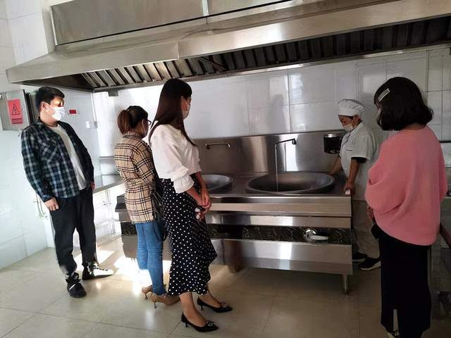 关于教育局通报配餐公司厨具遍布蛆虫的信息